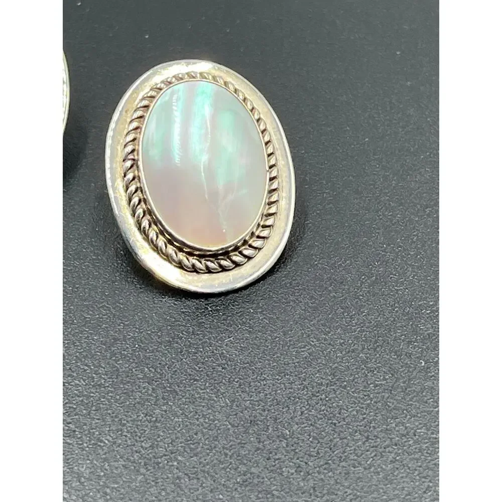 Rew Dinah‎ Richard Edward Wiley Sterling Silver Oval Mother of Pearl Earrings